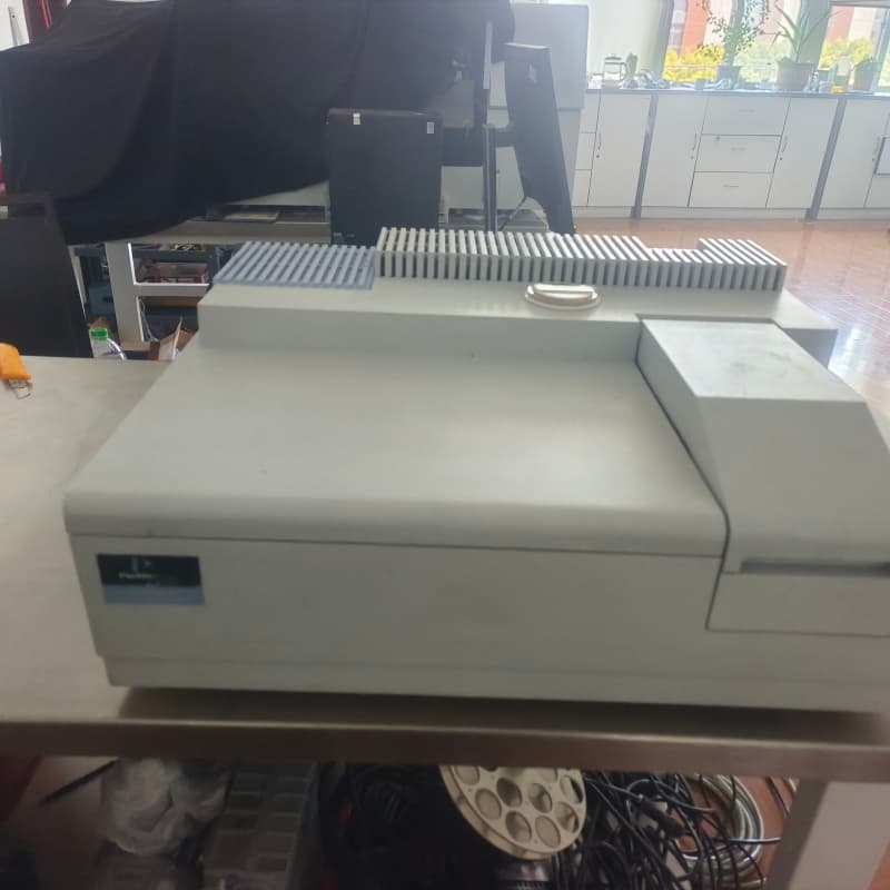 PerkinElmer Lambda 450 UV/Vis Spectrophotometer