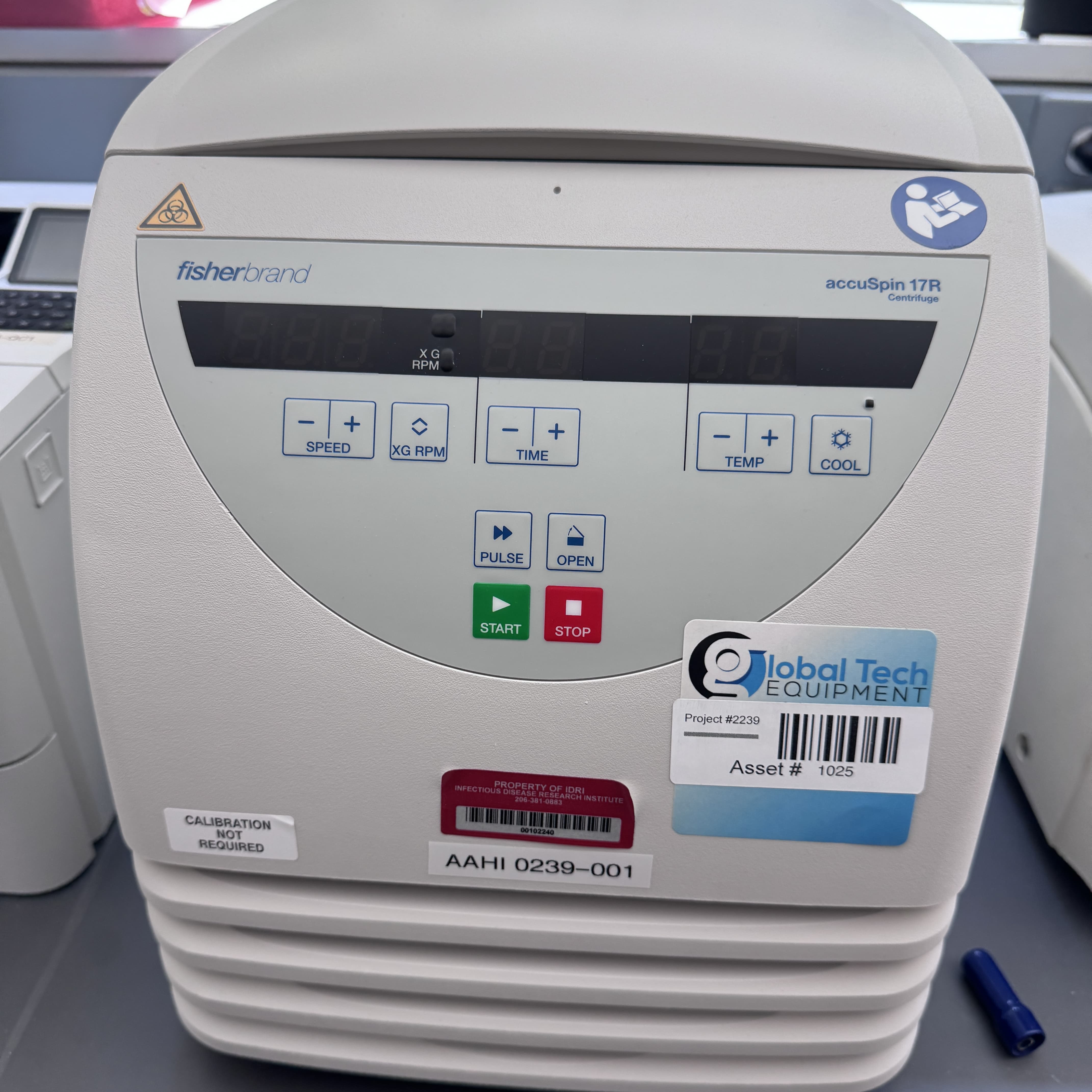 Fisher Accusping 17R centrifuge