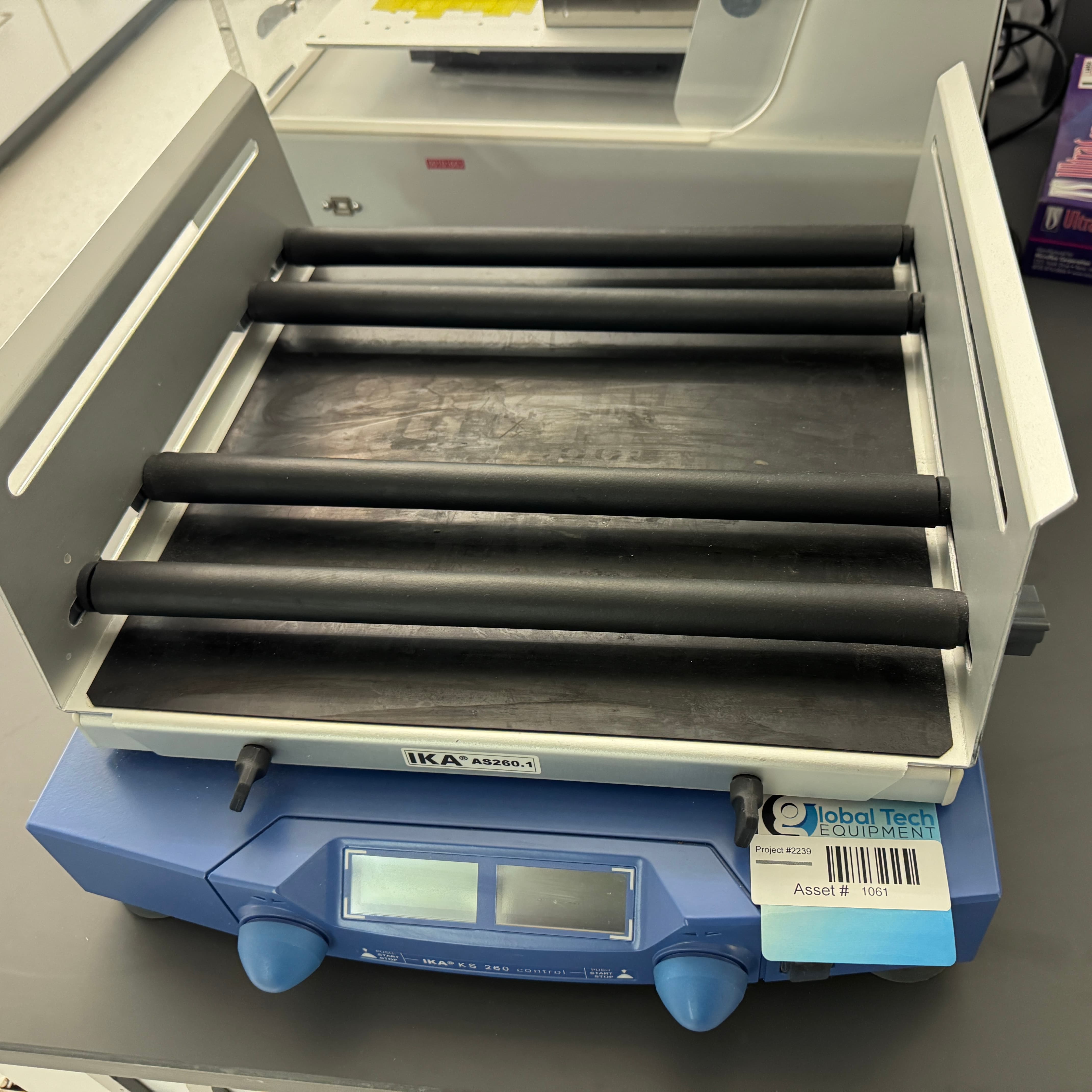 IKA KS 260 Basic Shaker with AS260.1 Universal attachment