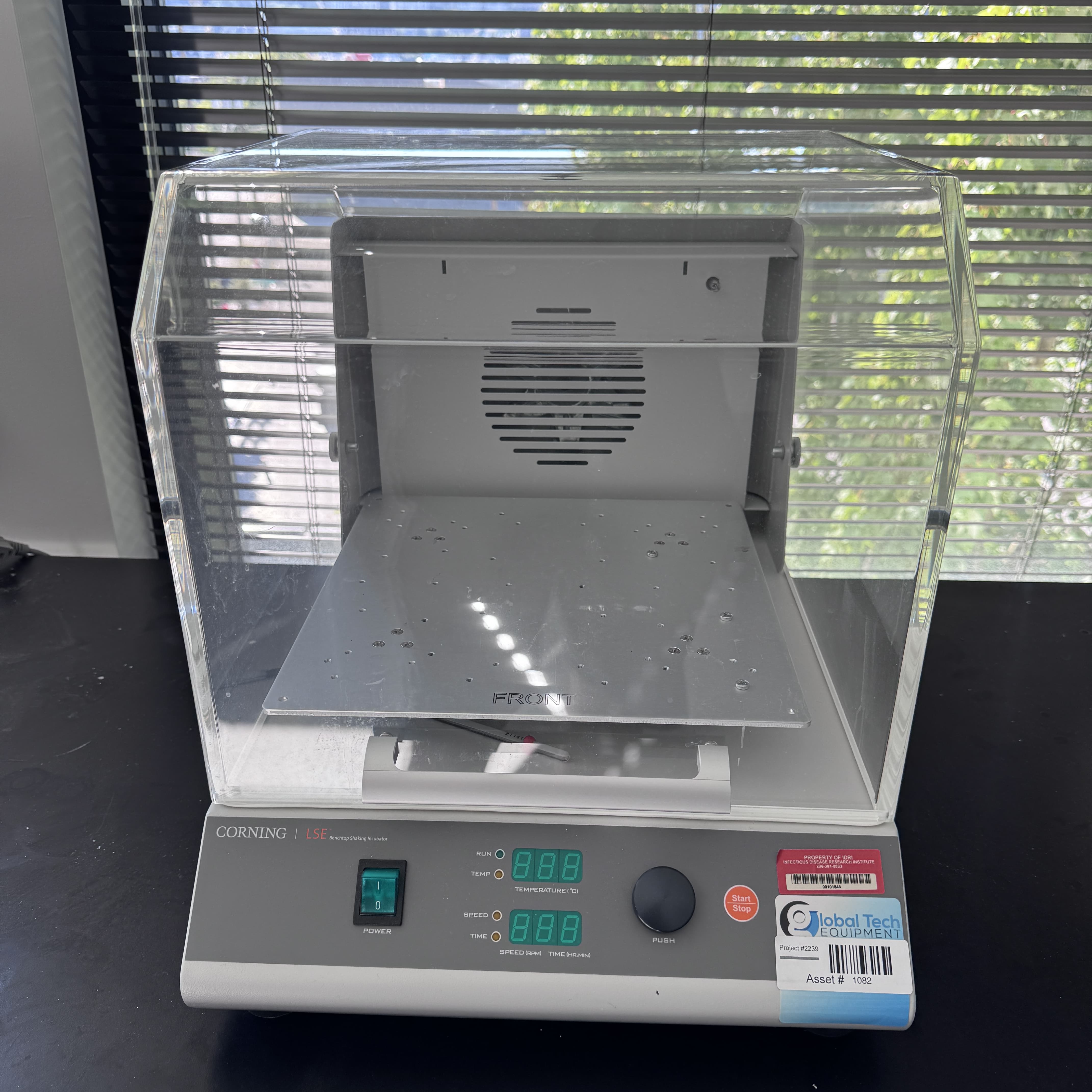 Corning LSE Benchtop Incubator Shaker