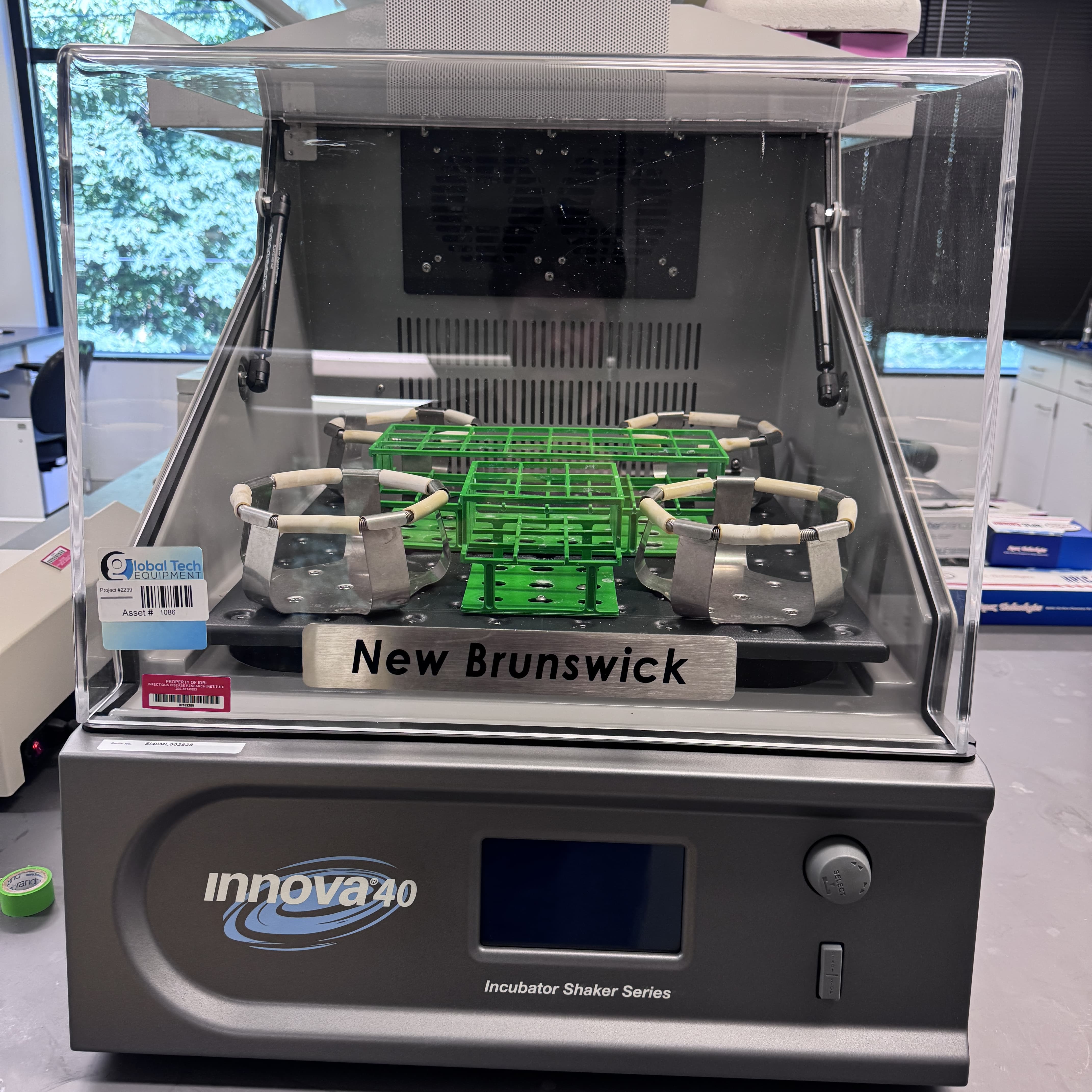 New Brunswick Innova 40 Incubator Shaker